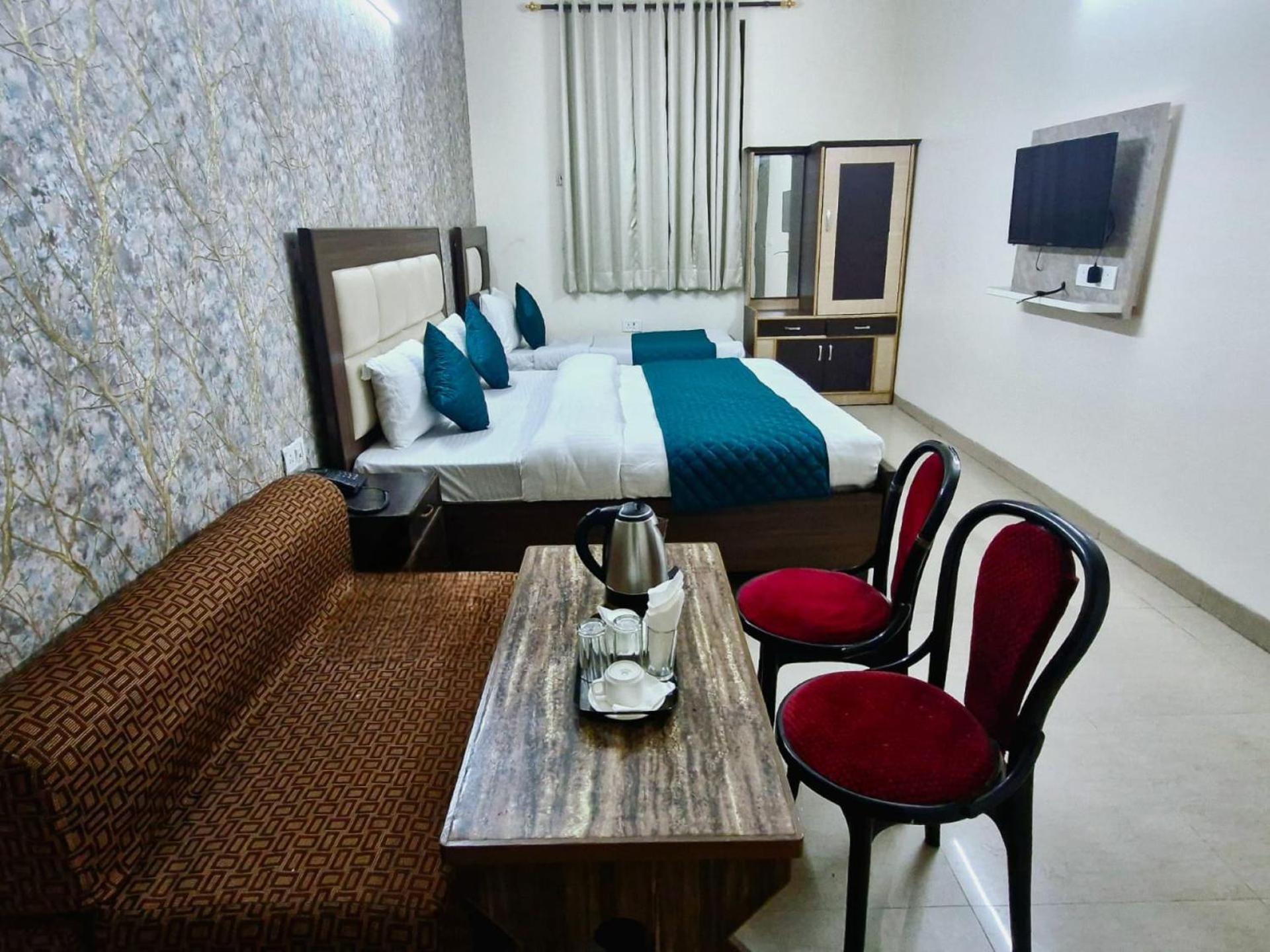 Airport Hotel Mayank Residency Nueva Delhi Exterior foto