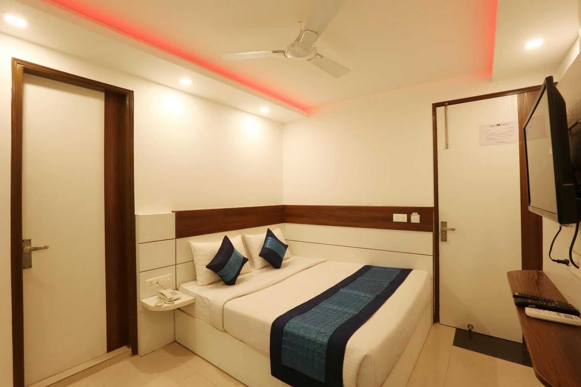 Airport Hotel Mayank Residency Nueva Delhi Exterior foto