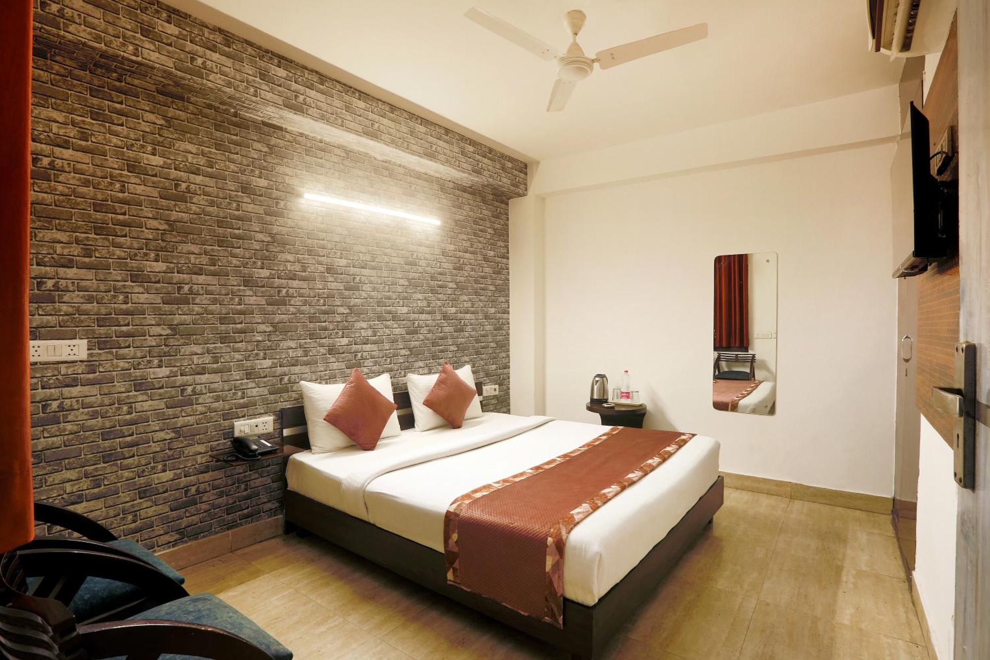 Airport Hotel Mayank Residency Nueva Delhi Exterior foto