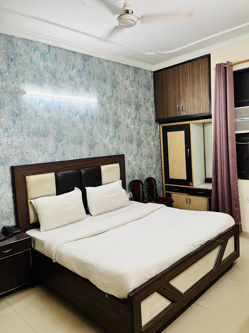 Airport Hotel Mayank Residency Nueva Delhi Exterior foto
